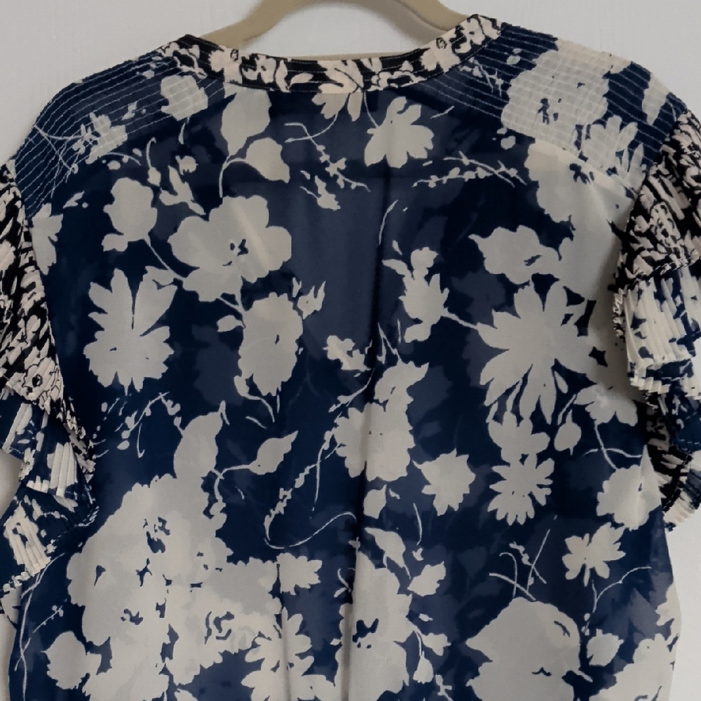 Ralph Lauren Navy and White Floral Split-Neck Flutter Sleeve Blouse - Picture 8 of 8